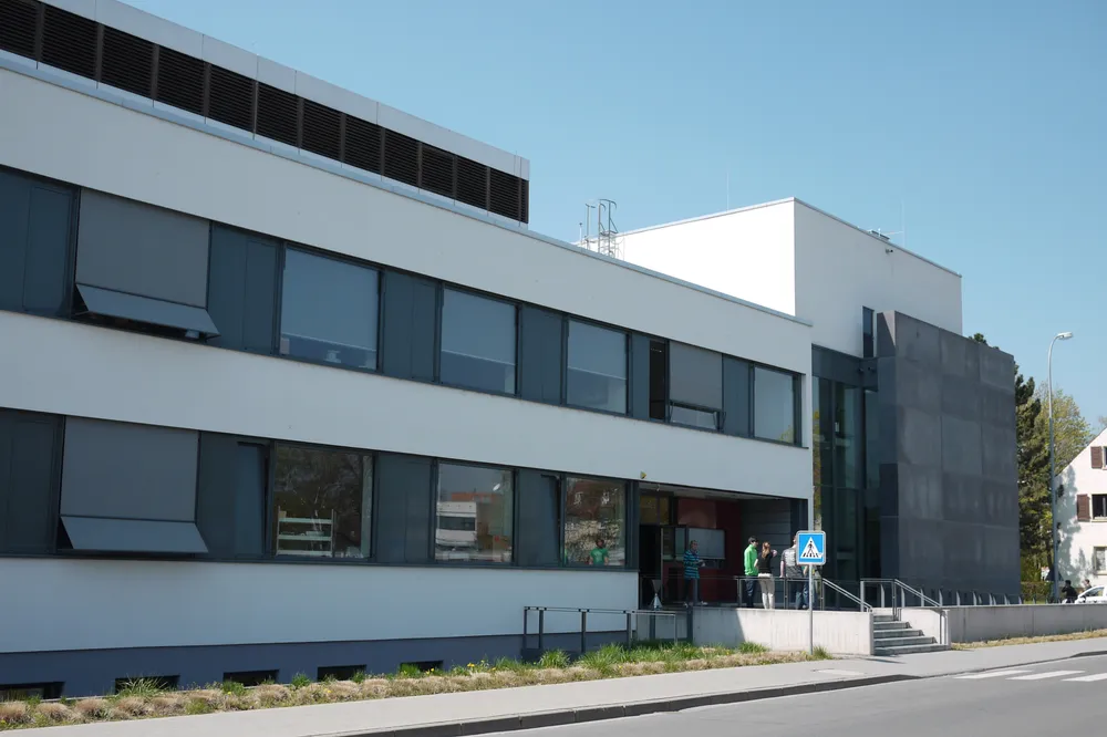 Institut für Kernchemie Uni Mainz — Mainz